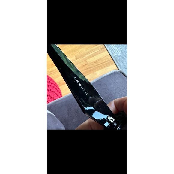 😎🔥PRADA  iconic classic sunglasses, sleek black design , And all one piece mak - Picture 9 of 15